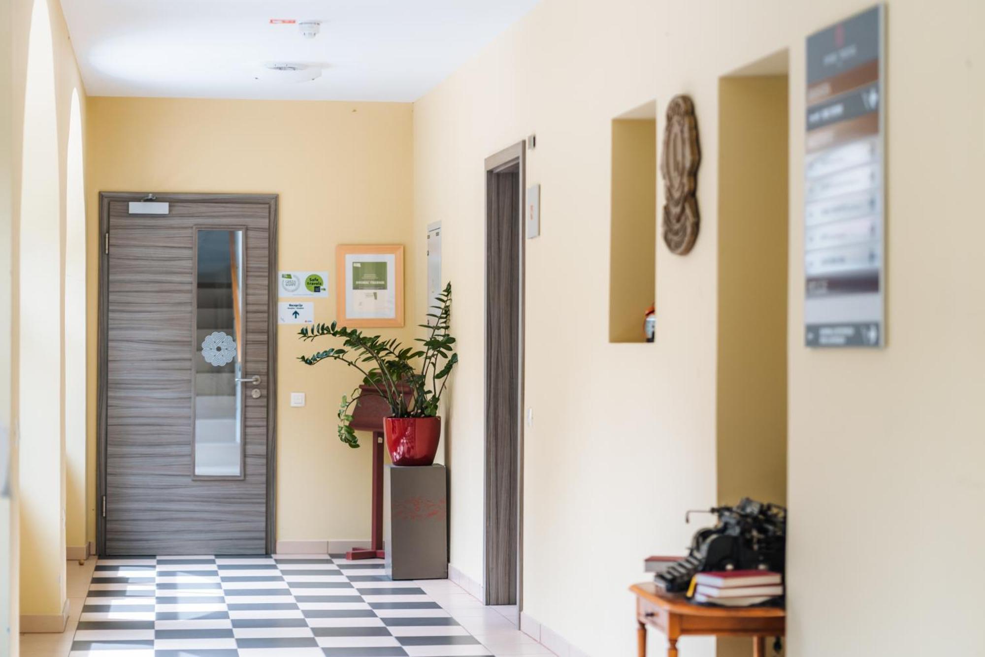 Dvorec Trebnik - Sobe Slovenske Konjice Extérieur photo